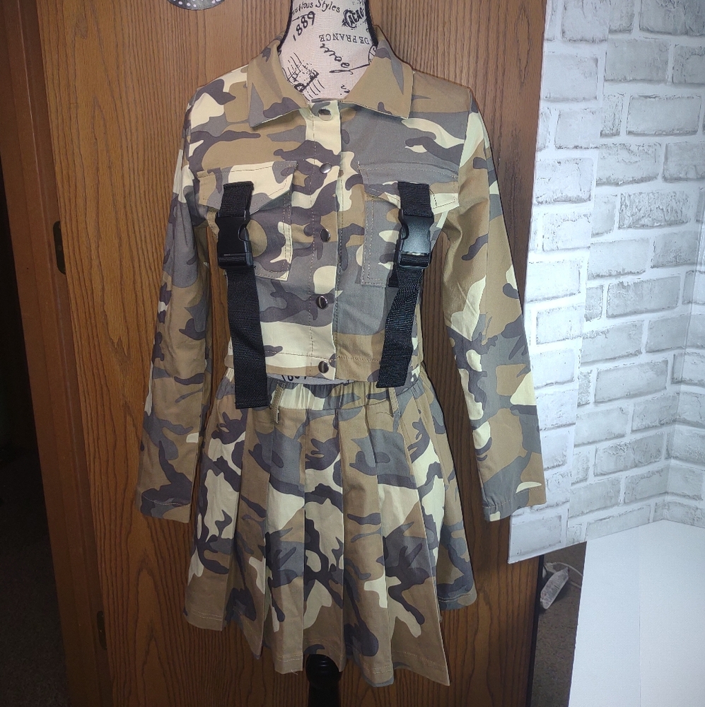 Med. Camouflage Women's Jacket with Skirt